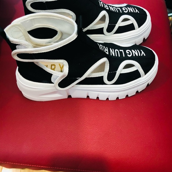 Ying Lun Rui running shoe/sandal - Picture 2 of 6